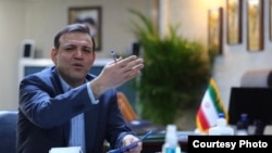 شهابالدین عزیزی خادم، کمیته اخلاق فدراسیون فوتبال را تهدید کرد که در روزهای آینده «زوایای پنهان» اقدام آنان را علنی خواهد کرد