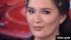 A screen-grab of Aymira Shaukentaeva, the host of Kazakhstan's Analitika program