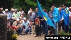 Crimean Tatars gathered in Simferopol on May 18 to commemorate the victims of the deportation.