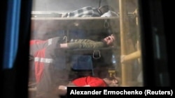 Вночі 17 травня з «Азовсталі» до медзакладу в окупованому Новоазовську було евакуйовано 53 важкопоранених військових. 