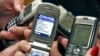 یک مقام عالی رتبه در شرکت مخابرات ایران گفت این شرکت برای لو دادن و معرفی « ارسال کنندگان MMS غیر اخلاقی» جایزه تعیین کرده است.