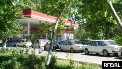 Long lines have been forming outside Uzbek gas stations amid a chronic energy shortage (file photo).