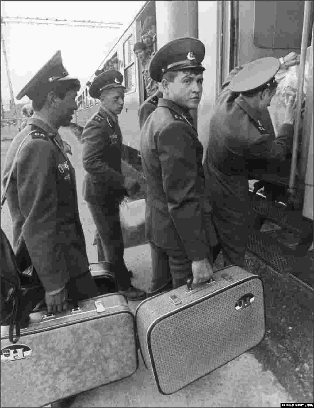 Soviet soldiers depart Hungary in June 1989. Beginning in April 1989, thousands of the 65,000 of Soviet troops stationed in Hungary began to return to the U.S.S.R. under a plan that would drastically reduce the number of Soviet soldiers in Hungary. 