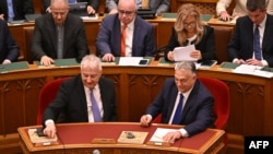 Prim-ministrul ungar Viktor Orbán este prezent la votul din Parlament pentru aprobarea modificărilor constituționale care restrâng în continuare drepturile persoanelor LGBTQ și ale altor grupuri - Budapesta, Ungaria, 14 aprilie 2025 