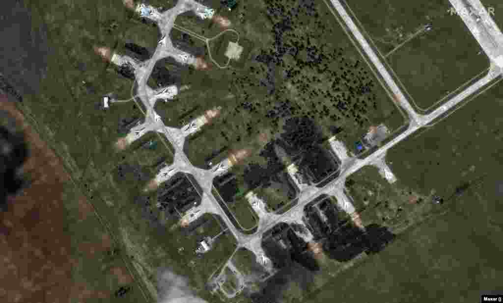 Russiýanyň gündogar Irkutsk sebitindäki Belaýa howa bazasynda "Tu-22" kysymly uçarlary.
