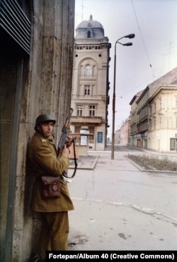 Солдат на вулицях Тімішоари в грудні 1989 року