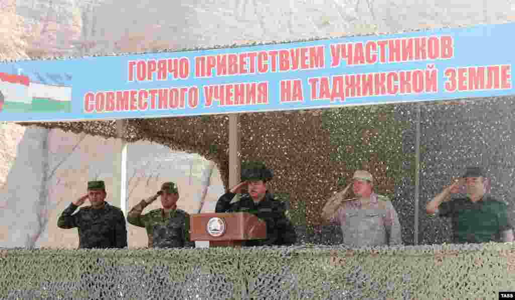 Tajik Defense Minister Sherali Mirzo (center) and Aleksandr Lapin (second right), commander of Russia's Central Military District, observe the joint exercises.