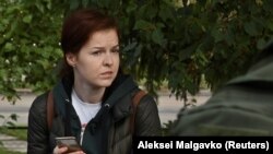 Кіра Ярмиш, речниця Олексія Навального, біля лікарні в Омську, 21 серпня 2020 року
