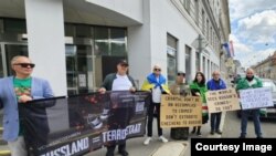 Митинг протеста в Вене перед хорватским посольством