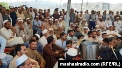 سیاسي او مدني فعالان وايي، حکومت دې معلومه کړي چې د ماین پاکۍ پر کیمپېن سربېره ولې ناچاودلې مرمۍ موندل کېږي.