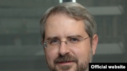 Commission spokesman Ferran Tarradellas Espuny said the three countries' presence was historic.