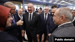 Albania - Turkish President Recep Tayyip Erdogan gestures to Armenian Prime Minister Nikol Pashinian during the European Political Community summit in Tirana, May 16, 2025.