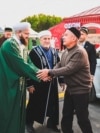 Корбан бәйрәме иртәсендә мөфти Камил Сәмигуллин Татарстан президенты Рөстәм Миңнехановны каршы ала, Кукмара районының Мәчкәрә авылы