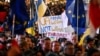 В мире прошли акции против войны и в поддержку Украины