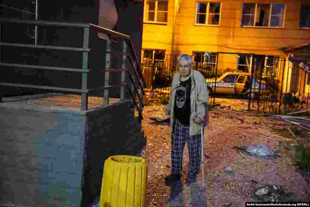 Жыхар Кіева пасьля абстрэлу ягонага дому