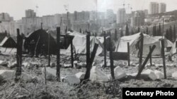 Krasnıy ray yerinde qırımtatarlarnıñ çadırlar lazeri. 1992 senesi