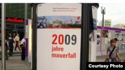 Berlin, plakati povodom godišnjice pada Berlinskog zida