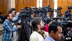 د طالبانو پر افغانستان تر واکمنېدو وروسته په لسګونه خبریالان پاکستان ته کډه شوي دي. پخوانی انځور