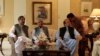 پخواني وزیراعظمان نواز شریف او شاهد خاقان عباسي په مینځ کې د خیبر پښتونخوا ګورنر اقبال ظفر جګړا 