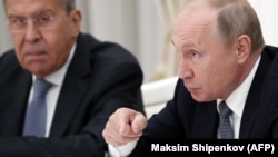 Згідно з публікацією, блокування активів проштовхується в рамках пакету санкцій, які обговорюють 25 лютого