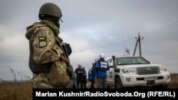 Розведення військ, сил та засобів поблизу Петрівського, Донецької області.