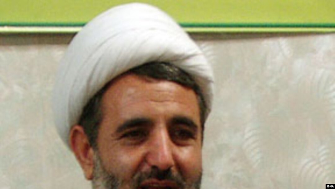 مجتبى ذوالنور روز دوشنبه از موضع موسسه تنظیم و نشر آثار رهبر پیشین جمهورى اسلامى در باره نشان دادن تصویرى پاره شده از وى در سیماى جمهورى اسلامى به شدت انتقاد کرد.