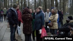 People wait outside a jail in Belarus after a crackdown on protesters. (file photo)