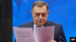 Milorad Dodik čita tekst prvostepene presude. Banjaluka, 26. februar 2025. godine